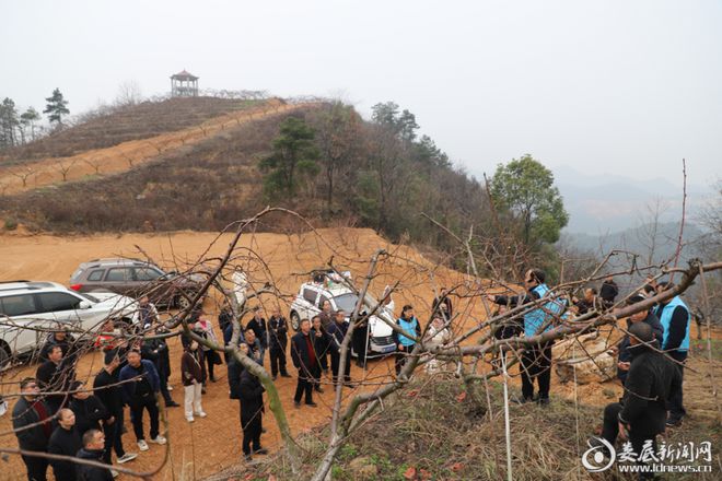 娄底：专家送技术到田间地头 35名果农乐开怀(图1)