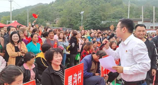 PG娱乐电子游戏官网秦州区：科普宣传搭上农民丰收节 让农民实现双丰收（图）(图4)